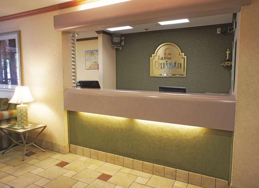 Front desk Photo