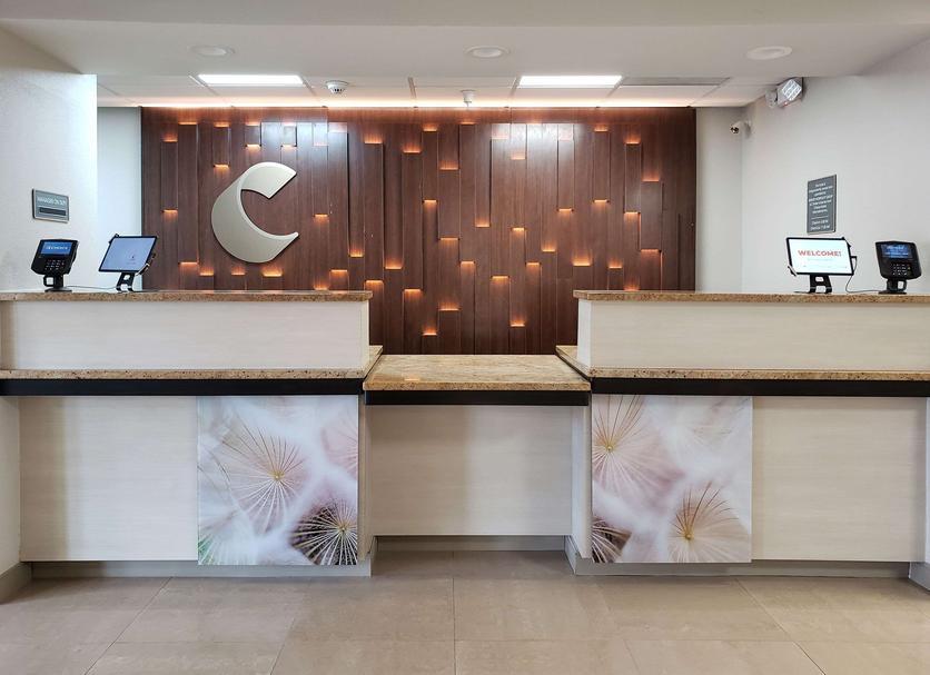 Front desk Photo