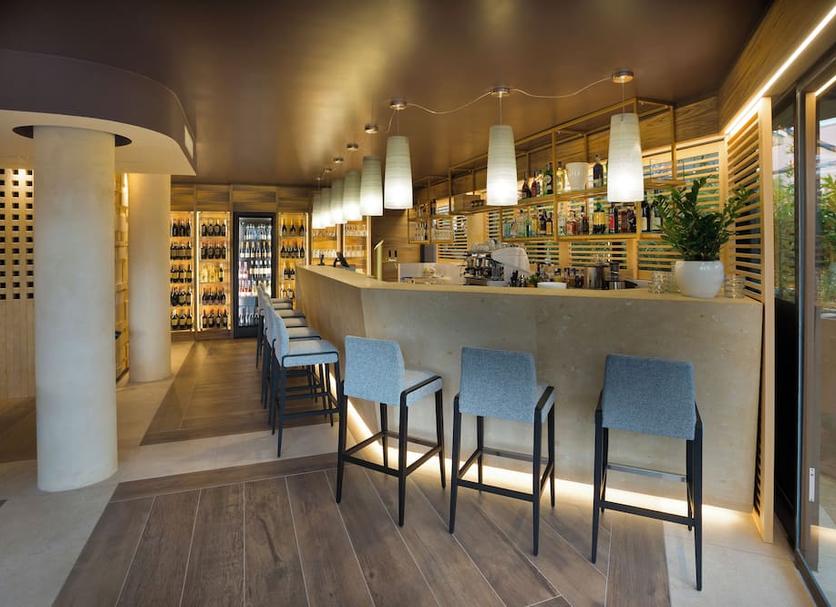 Bar Photo