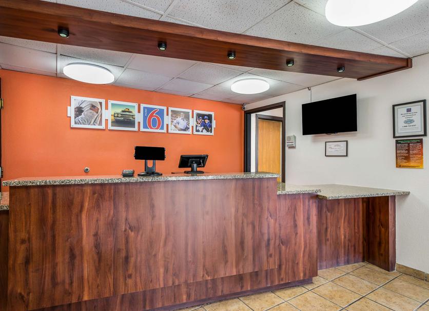 Front desk Photo