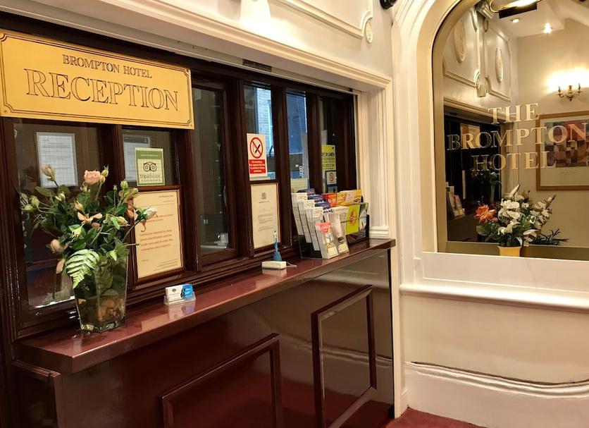 Front desk Photo