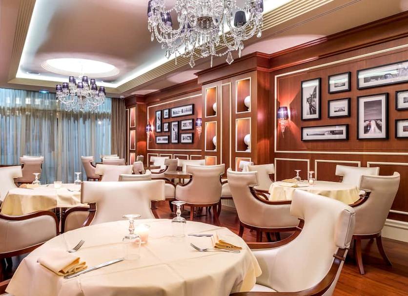 Restaurant Photo