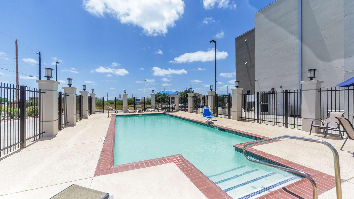 Motel 6 Laredo Airport