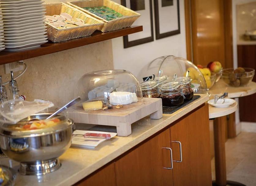 Buffet Photo