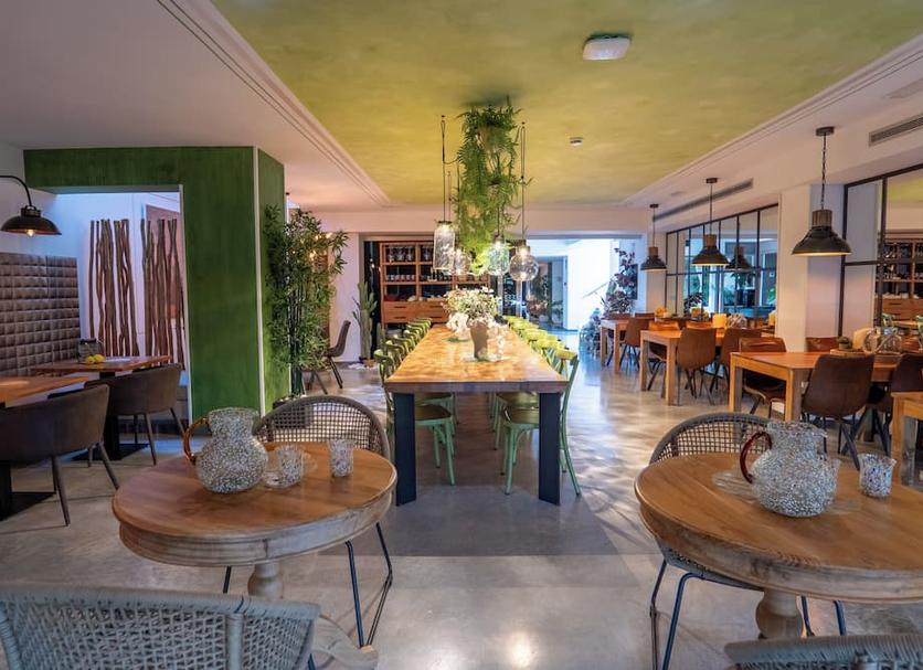 Restaurant Photo