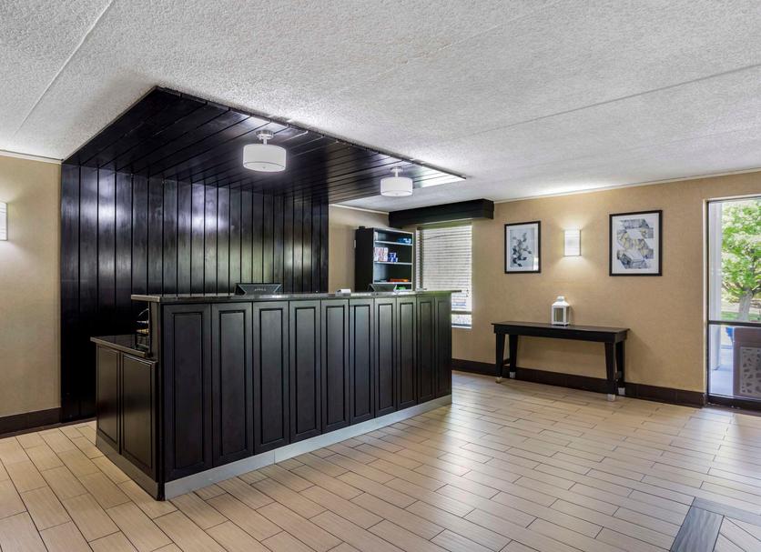 Front desk Photo