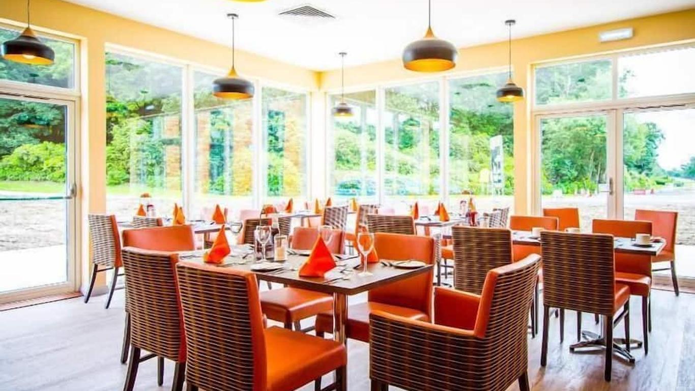 The Lodge At Perth Racecourse