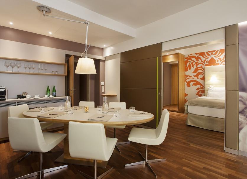 Dining room Photo