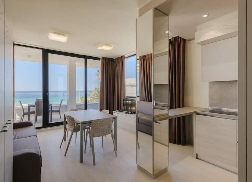 Dining room Photo