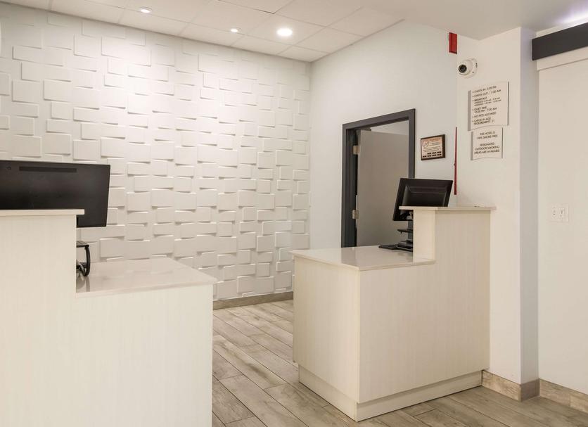 Front desk Photo
