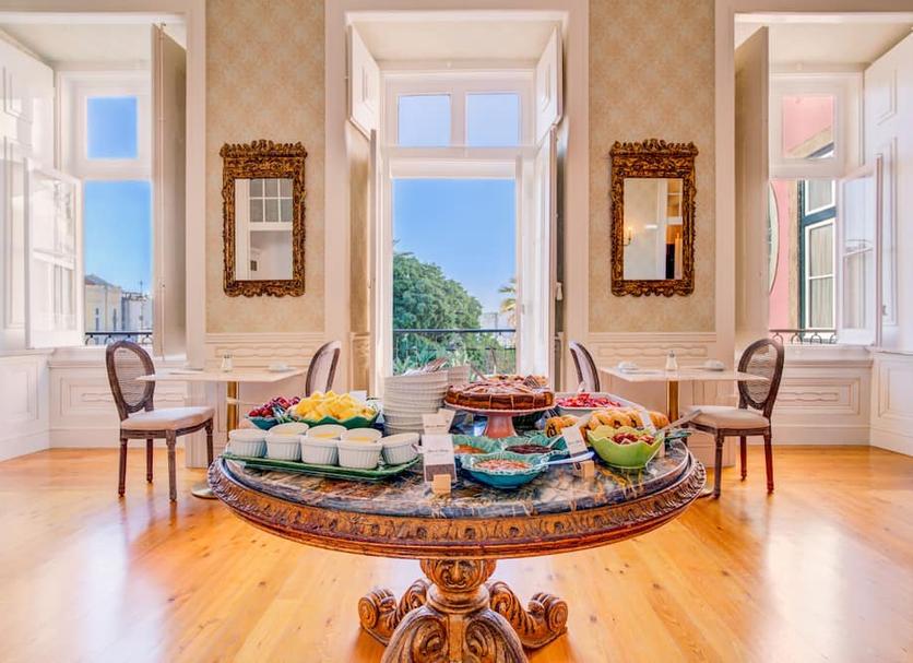 Dining room Photo