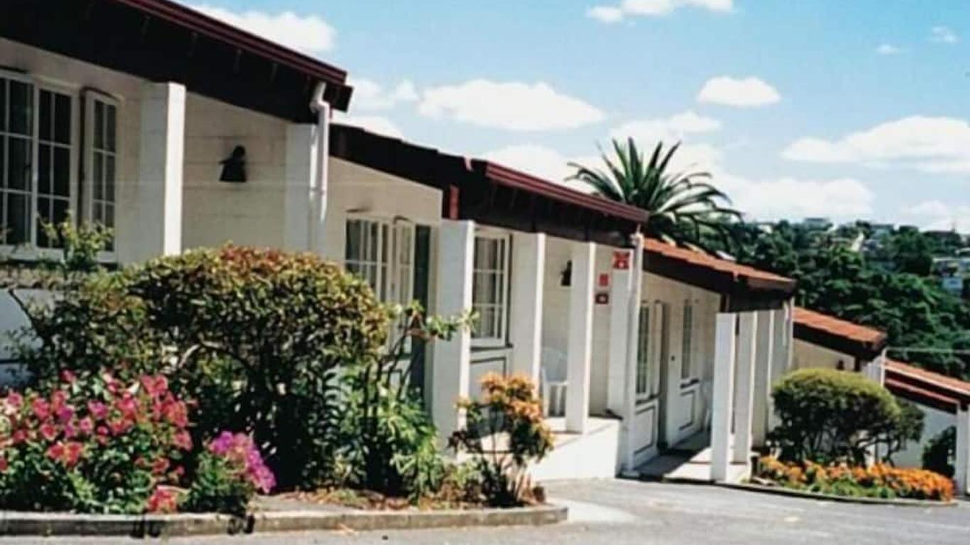 Browns Bay Olive Tree - Pet Friendly Family Apartment