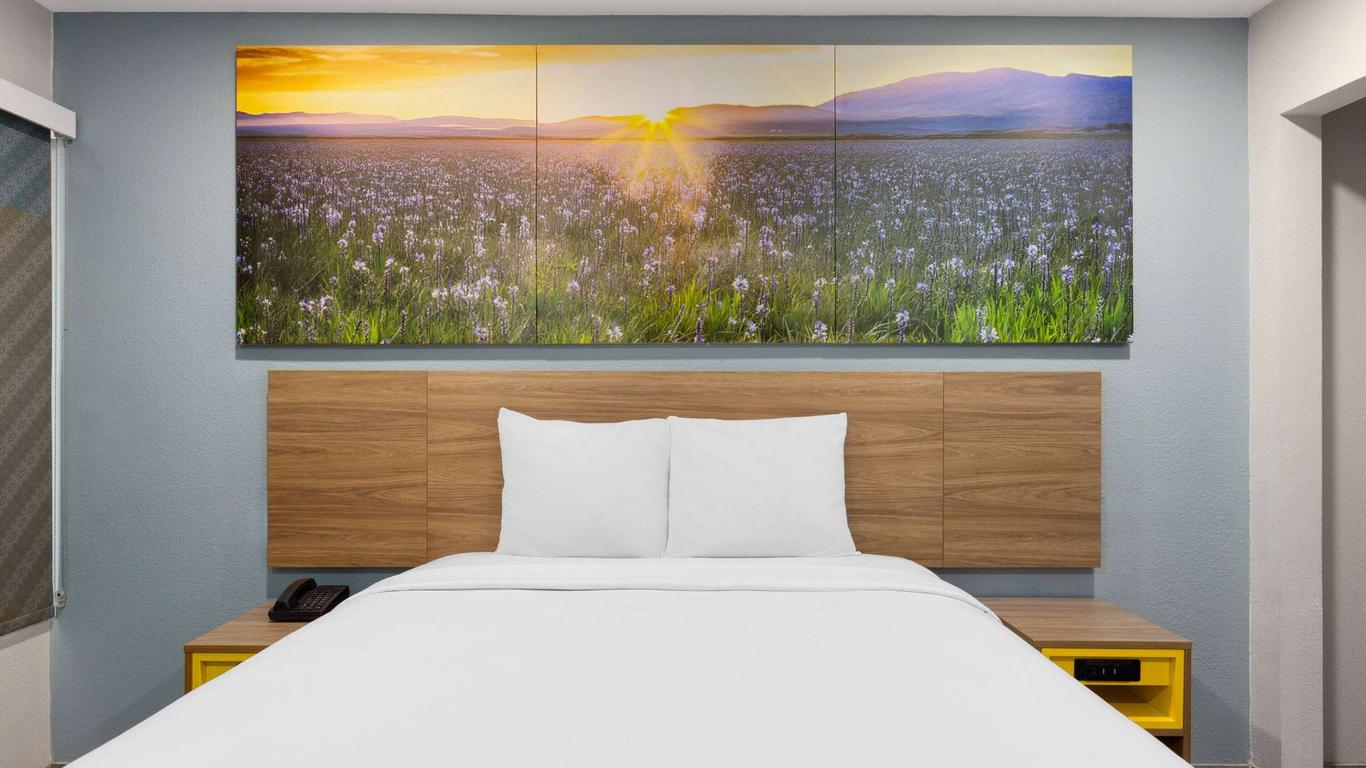 Days Inn by Wyndham Bakersfield