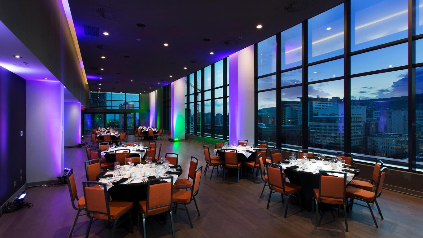 Holiday Inn Hotel & Suites - Montreal Centre-ville Ouest by IHG