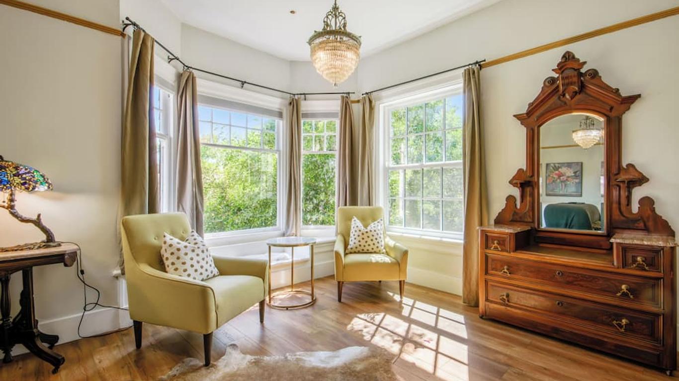 Cedar Gables Inn