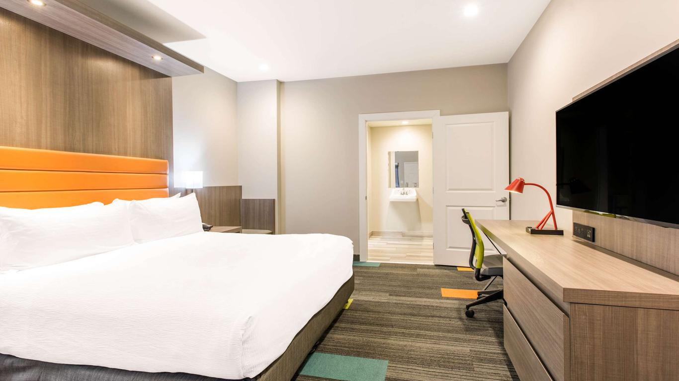 Rodeway Inn near Melrose Ave