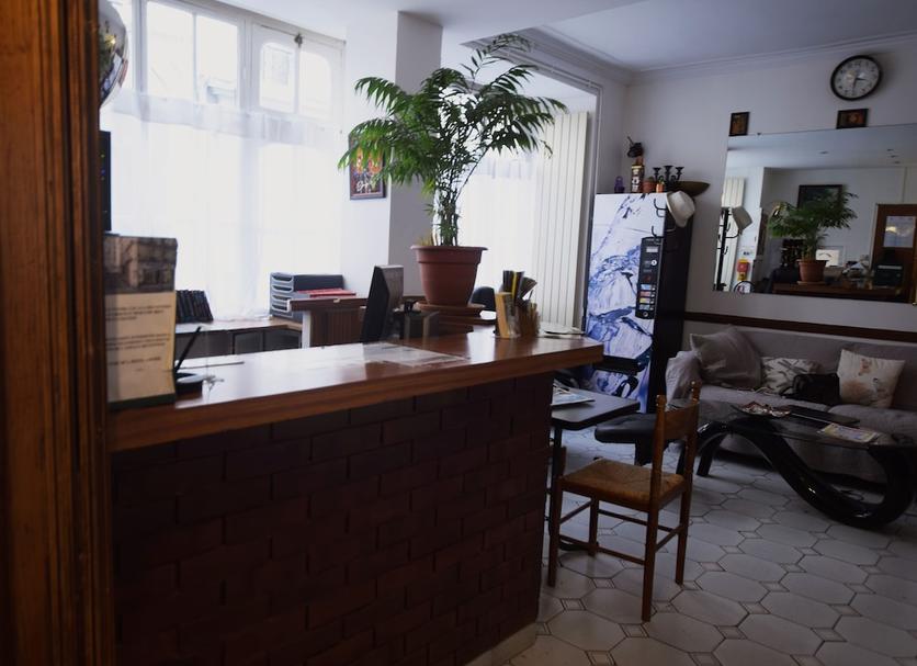 Front desk Photo