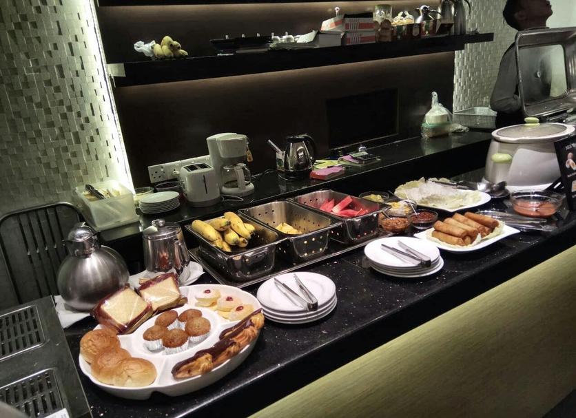 Buffet Photo