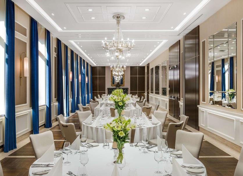 Banquet hall Photo