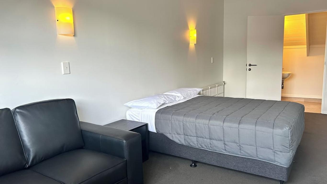 Midway Motel