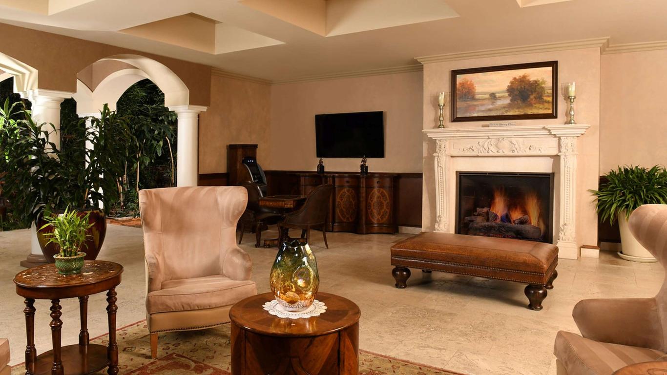 Woolley's Classic Suites Denver Airport