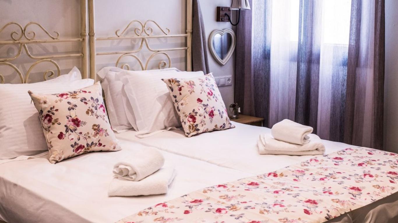 Naxos Petite Studios