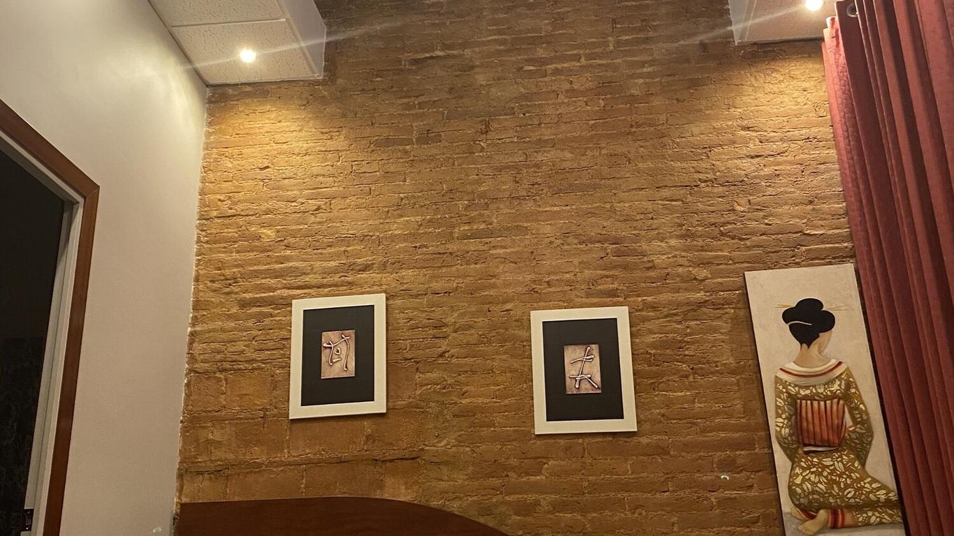 Hostal Orleans Barcelona