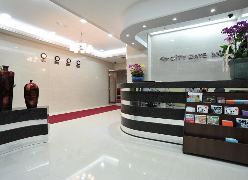 Front desk Photo