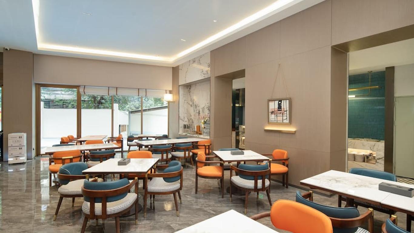 Yizhi Hotel (Guangzhou Beijing Road Pedestrian Street Rainbow Bridge Metro Station Branch)