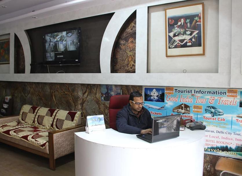 Front desk Photo