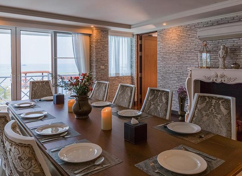 Dining room Photo
