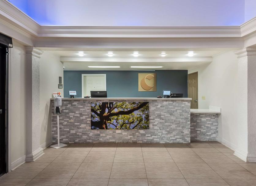 Front desk Photo