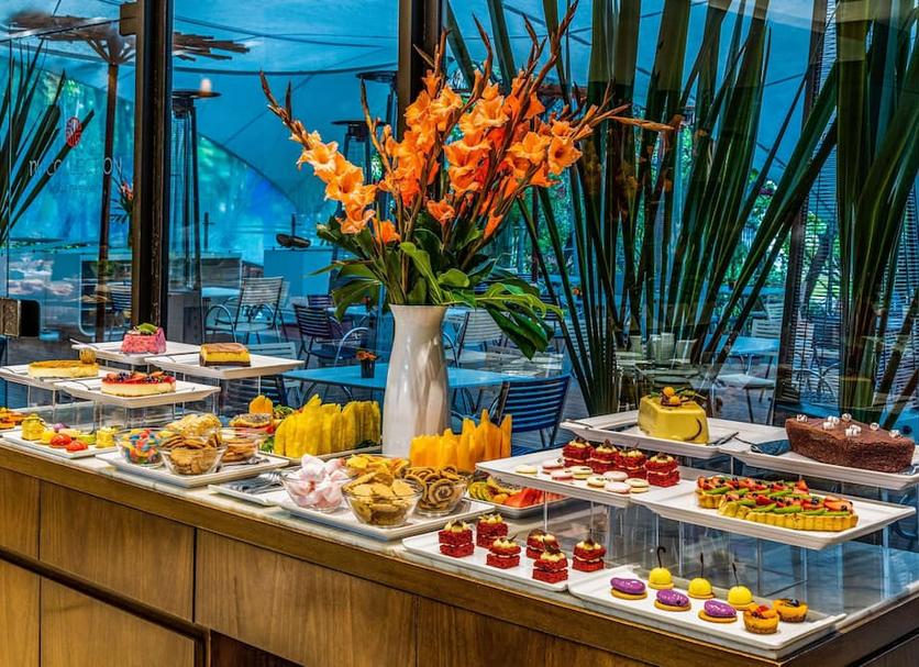Buffet Photo