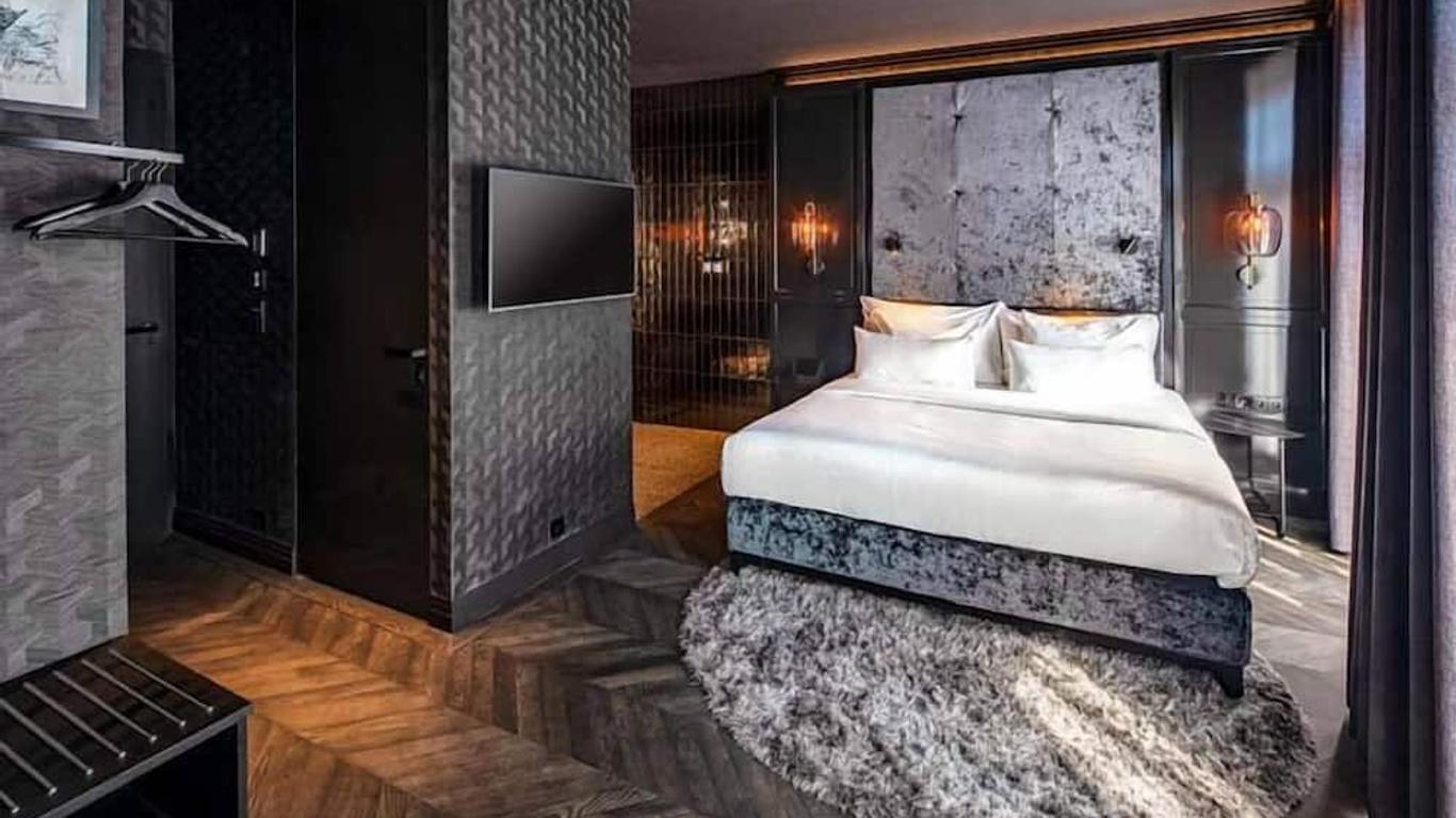 The Highlander Hotel