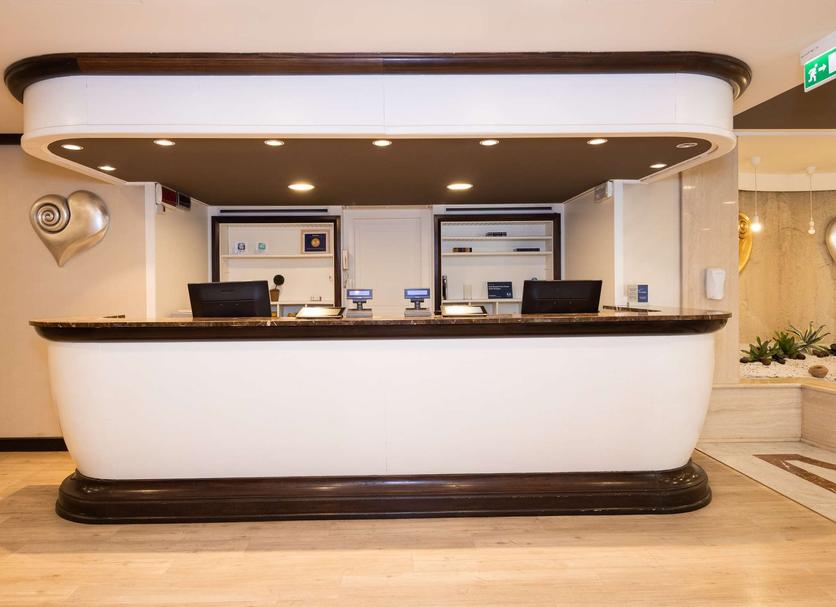 Front desk Photo