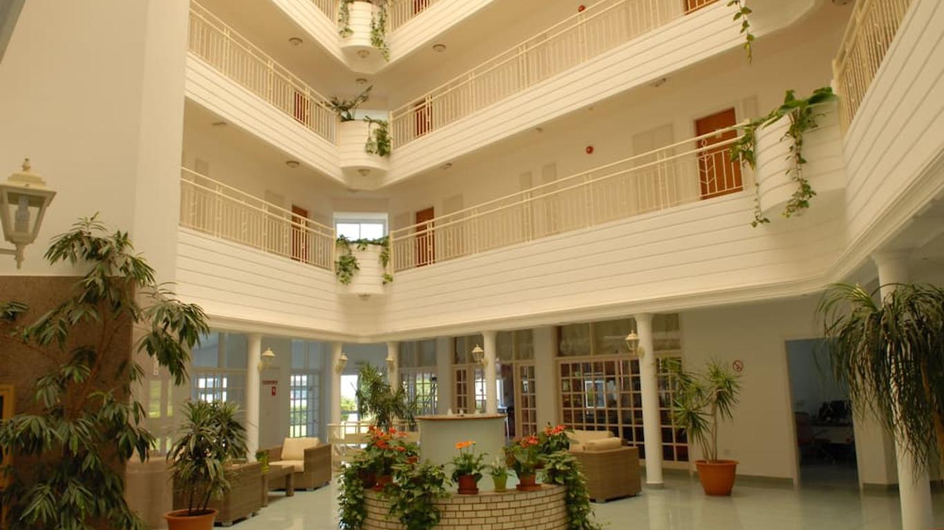 Maistrali Hotel Apts