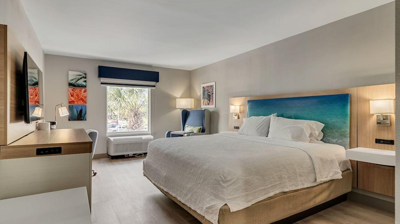 Holiday Inn Express & Suites Destin - Miramar Beach by IHG