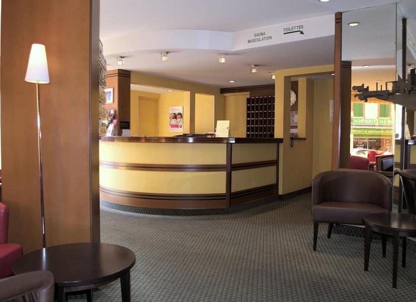 Front desk Photo