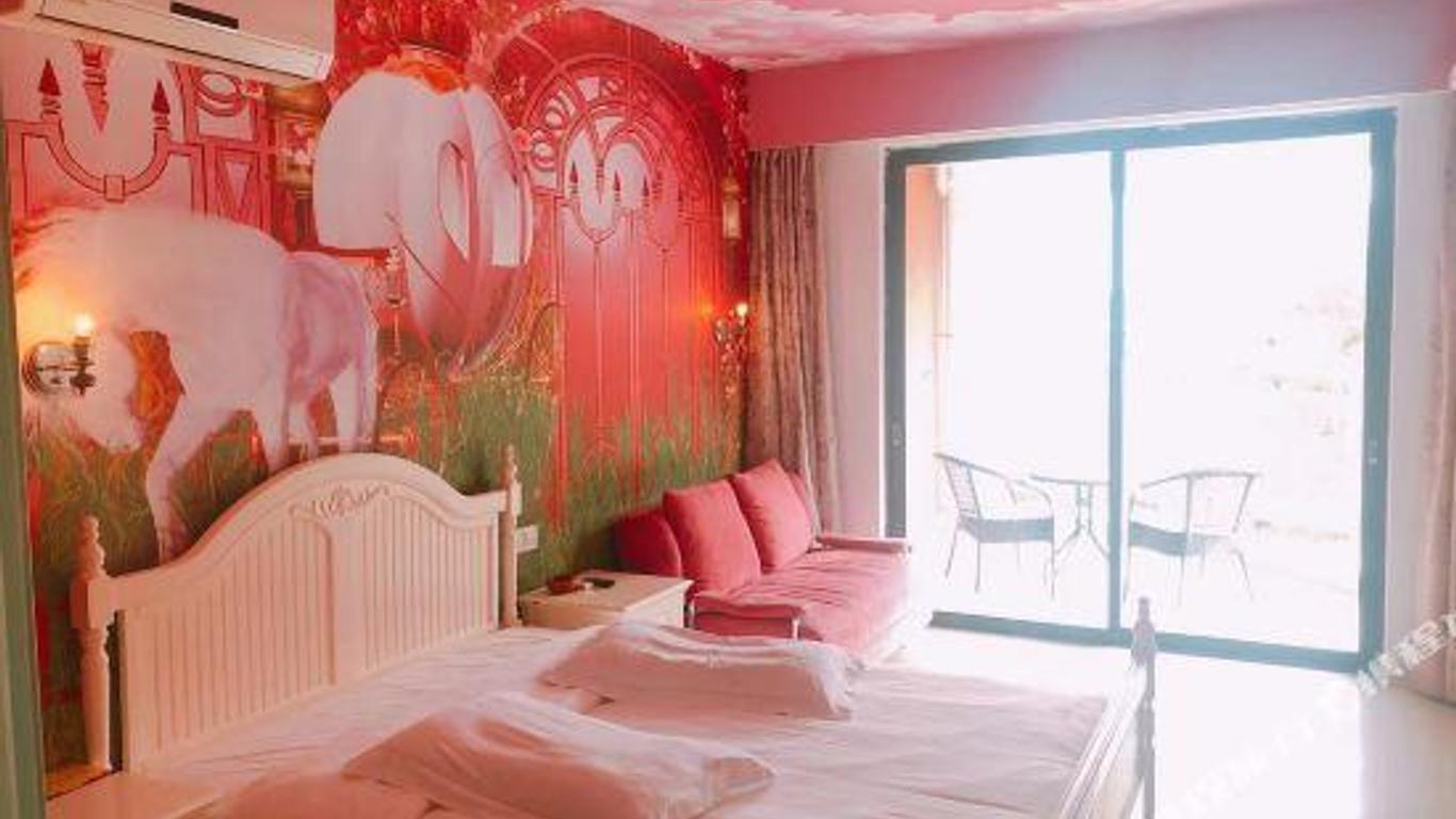 Colorful Red Star Hotel