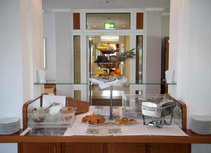 Buffet Photo
