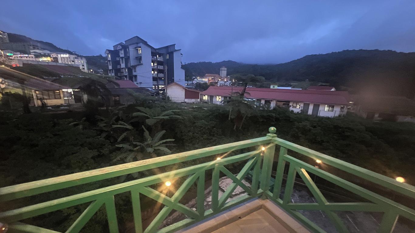 Iris House Hotel