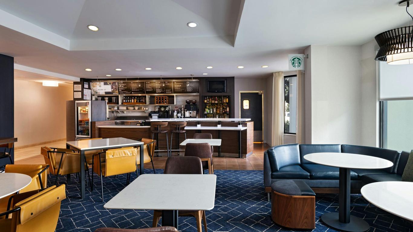 Courtyard by Marriott Austin The Domain Area