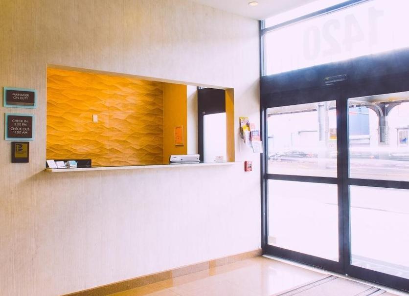 Front desk Photo