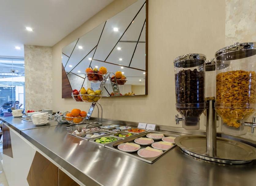 Buffet Photo