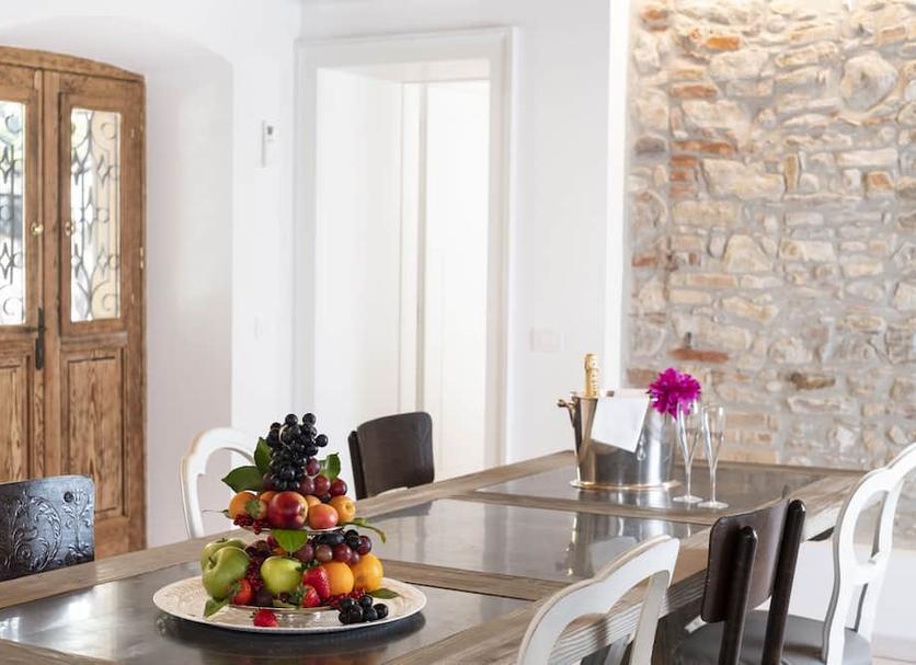 Dining room Photo