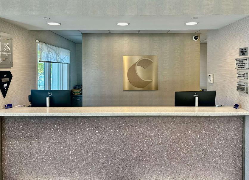 Front desk Photo