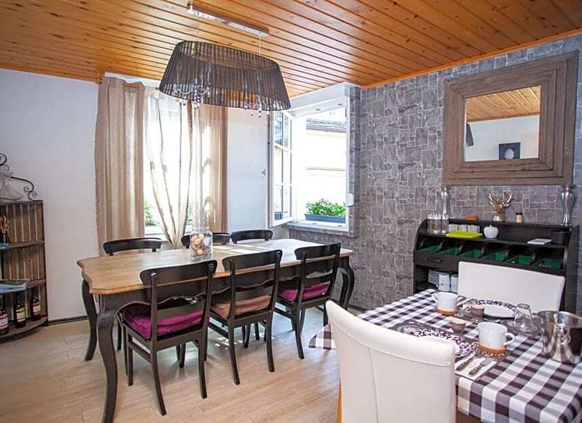 Dining room Photo