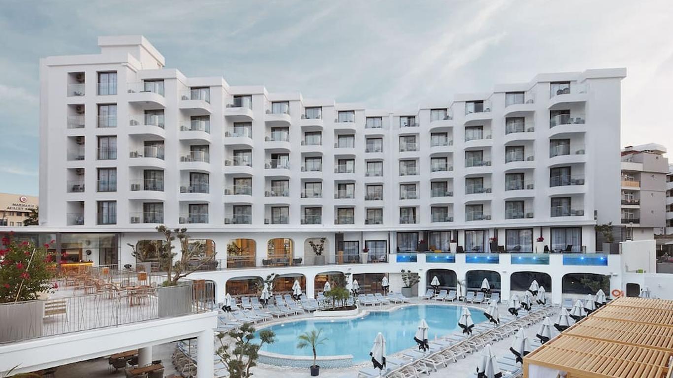 Lalila Blue Suites