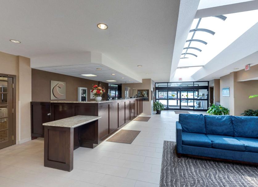Front desk Photo