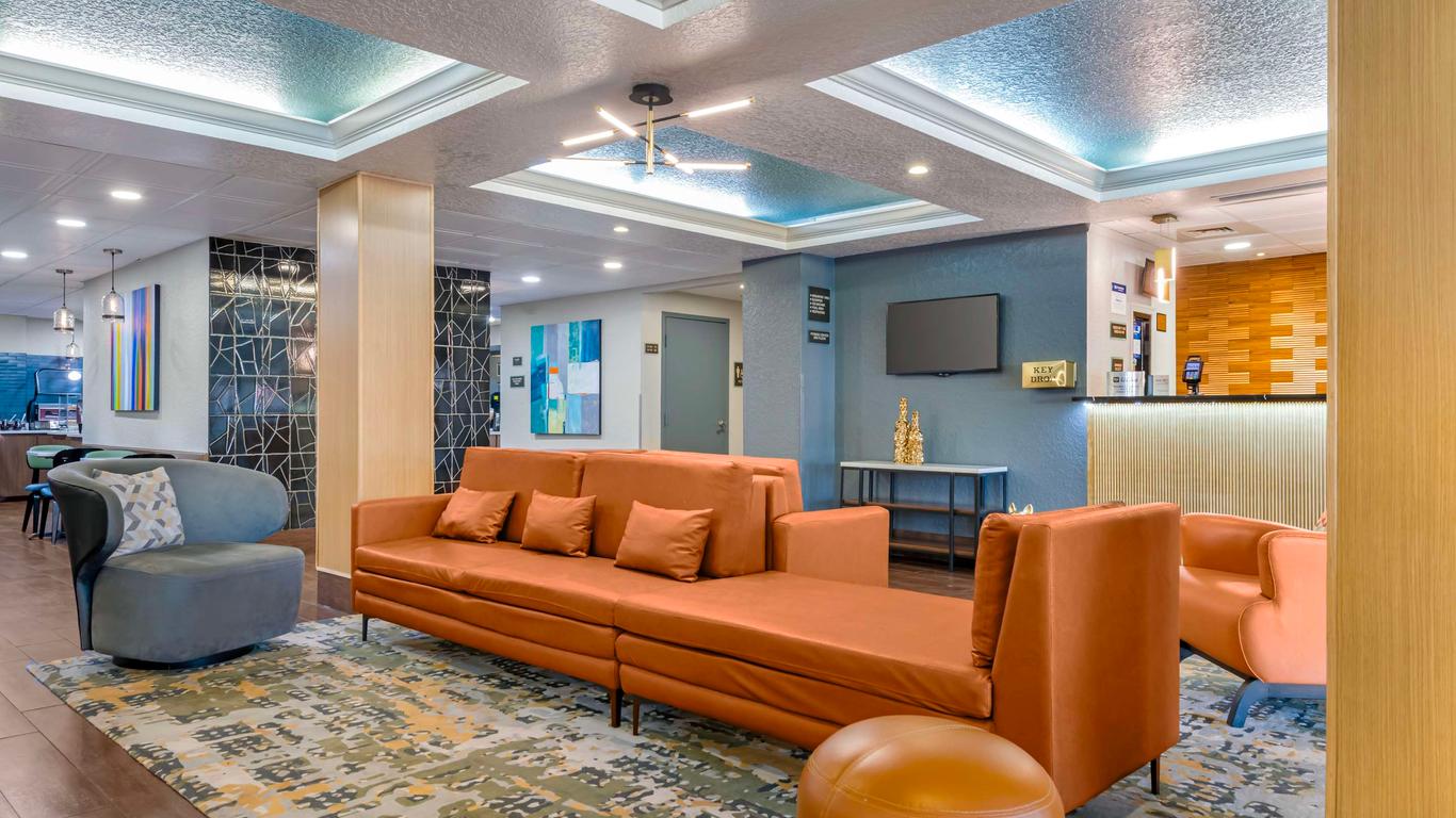 Best Western Plus Universal Inn